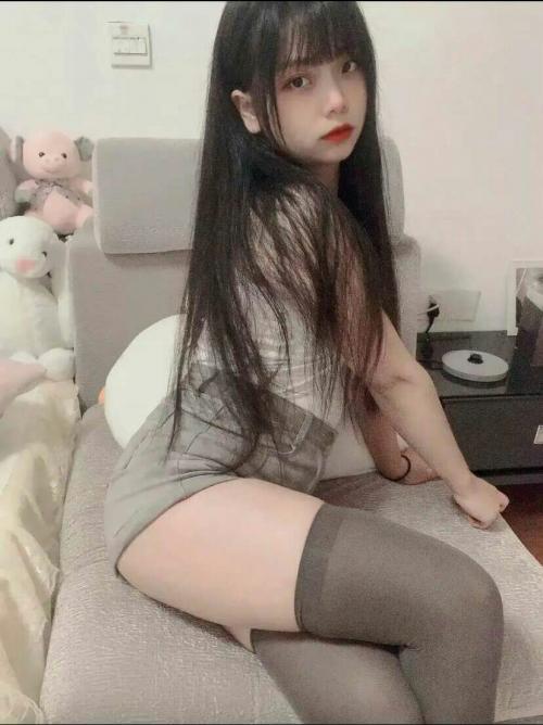 闷骚翘臀小美女 第1张
