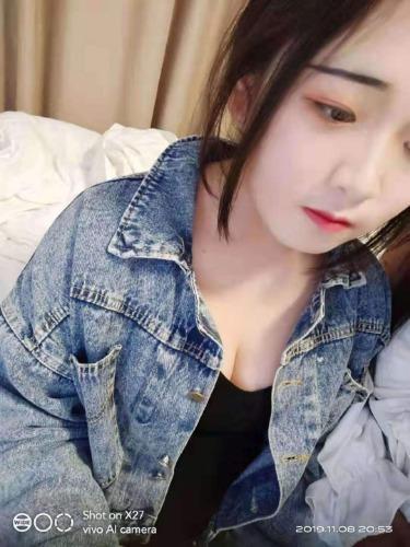 微胖大胸妹子 第1张