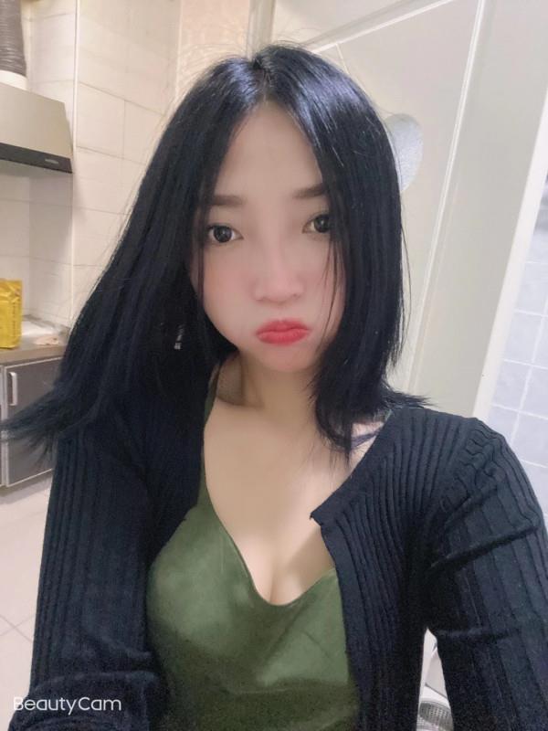 草房地铁站附近的青春小妹 第2张