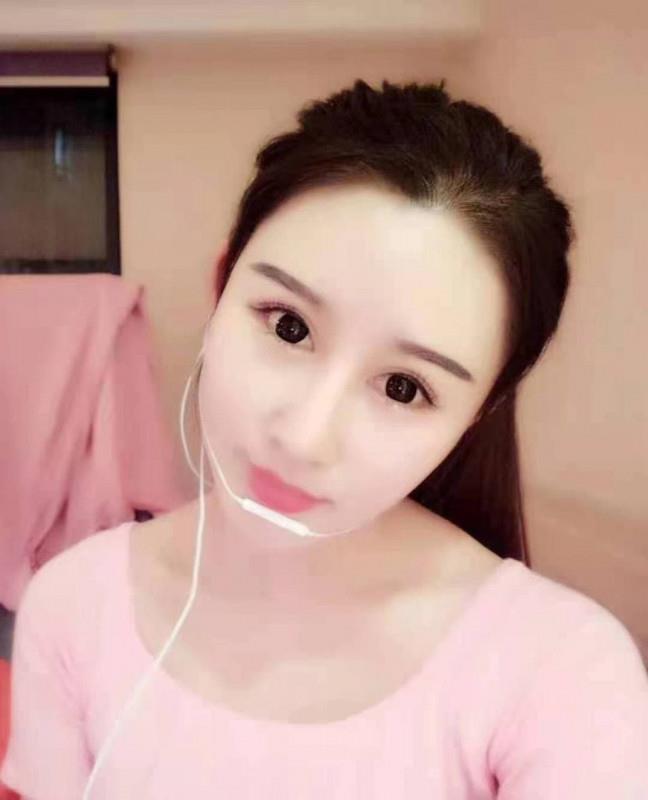 长相清纯的97年嫩妹 第1张