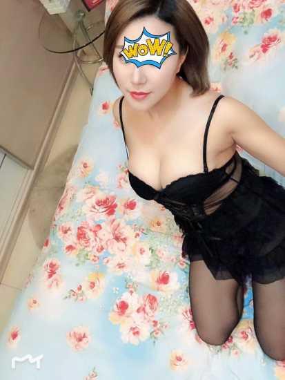 体型不错,臀翘,功夫了得,会配合让你干久点 第2张