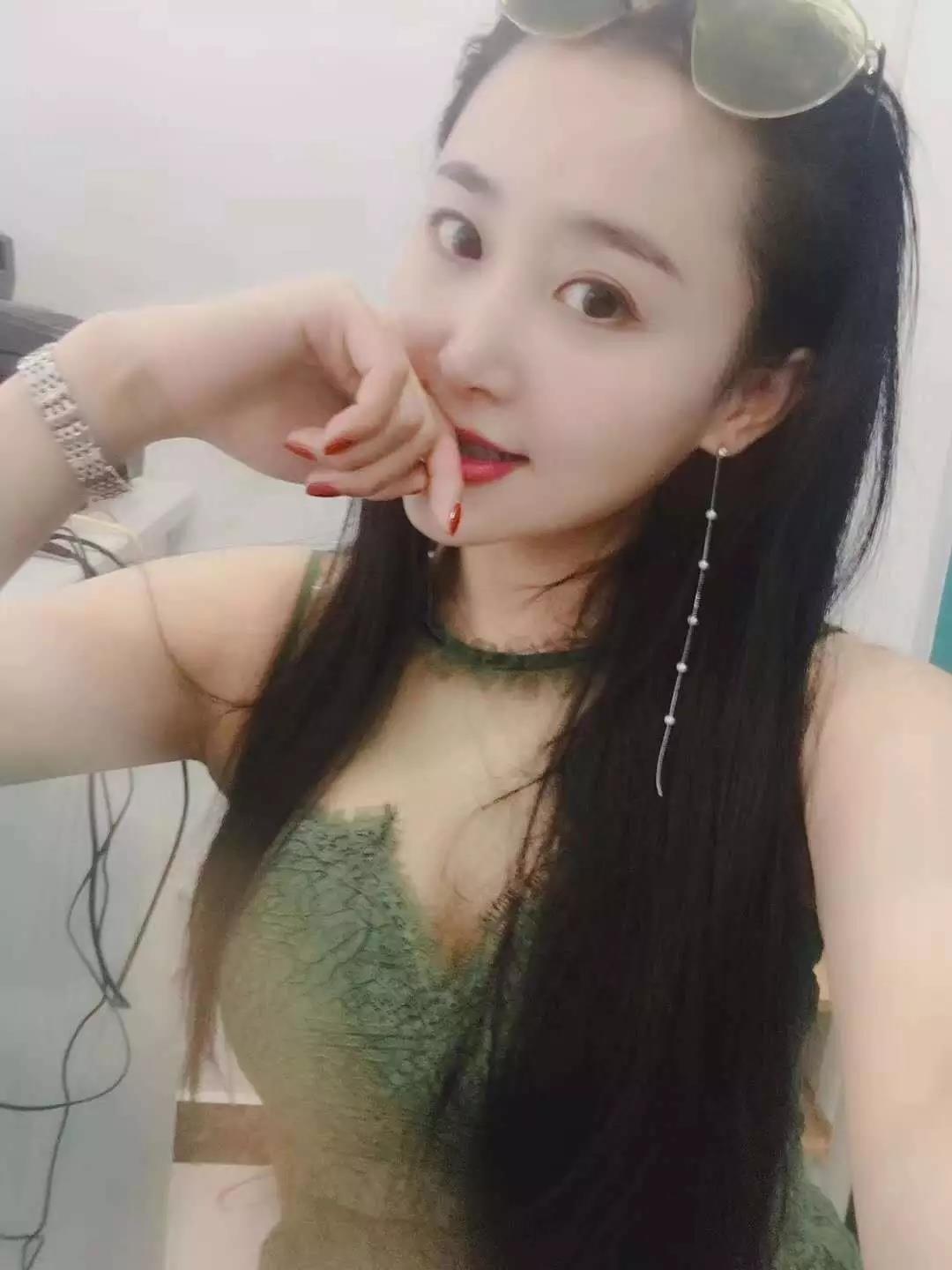 滨江/拱墅翘臀白皙女神 第2张