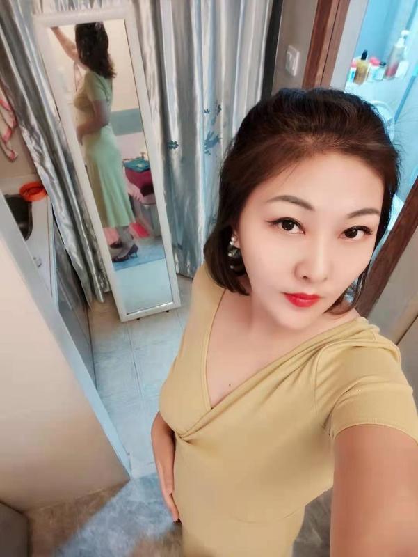 白云区舌吻骚妇 第1张