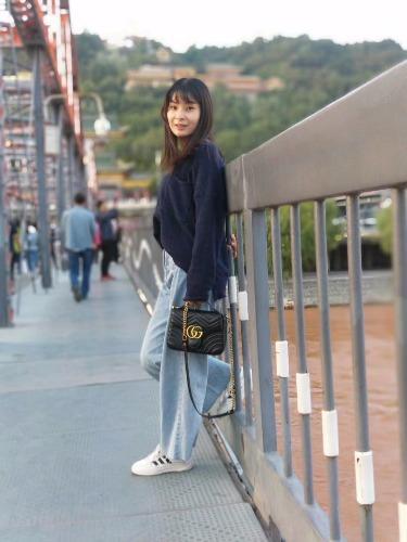 双飞温柔妹子 第1张