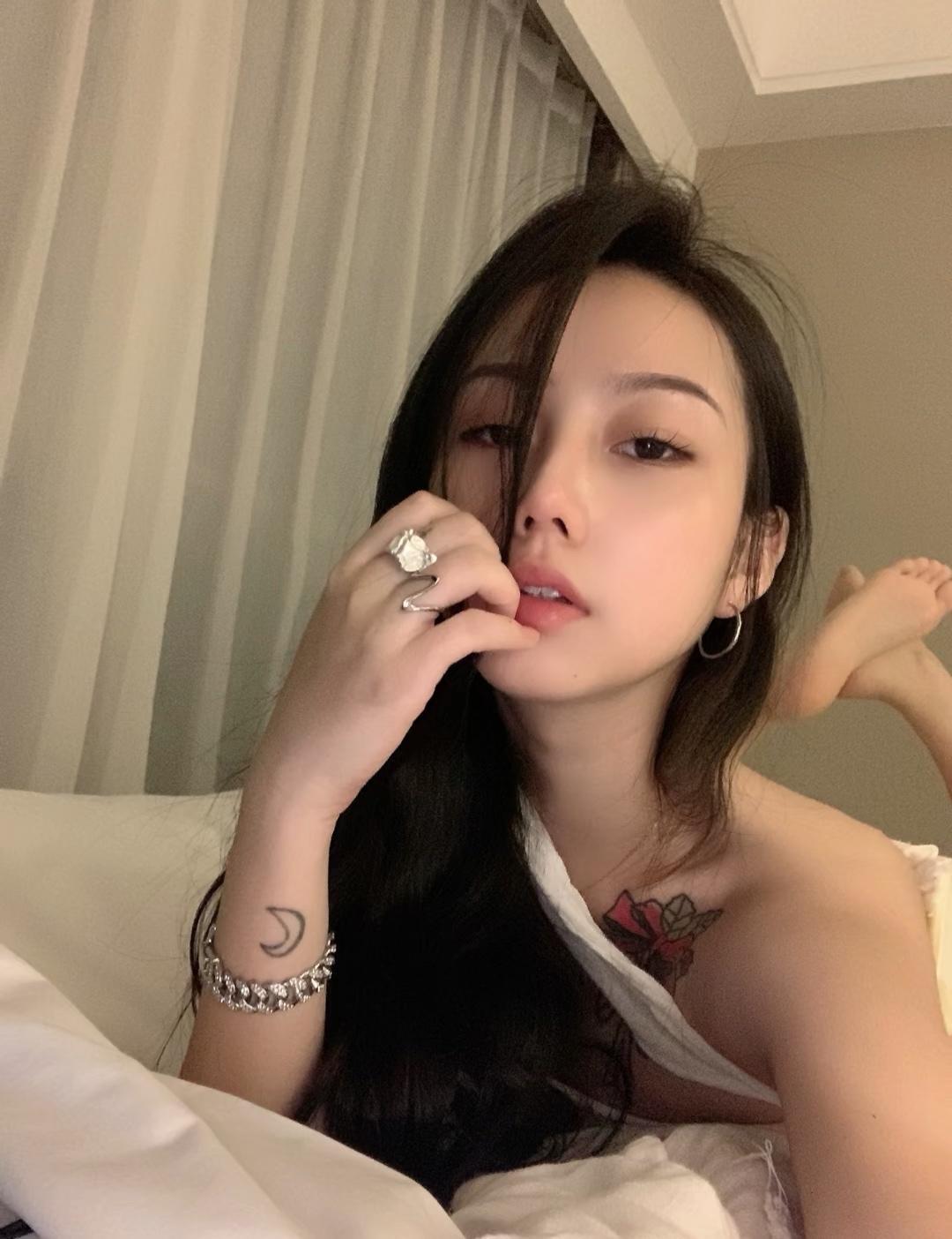 武侯区验证网红脸美女沫沫,把妹子的屁股都打红了 第2张