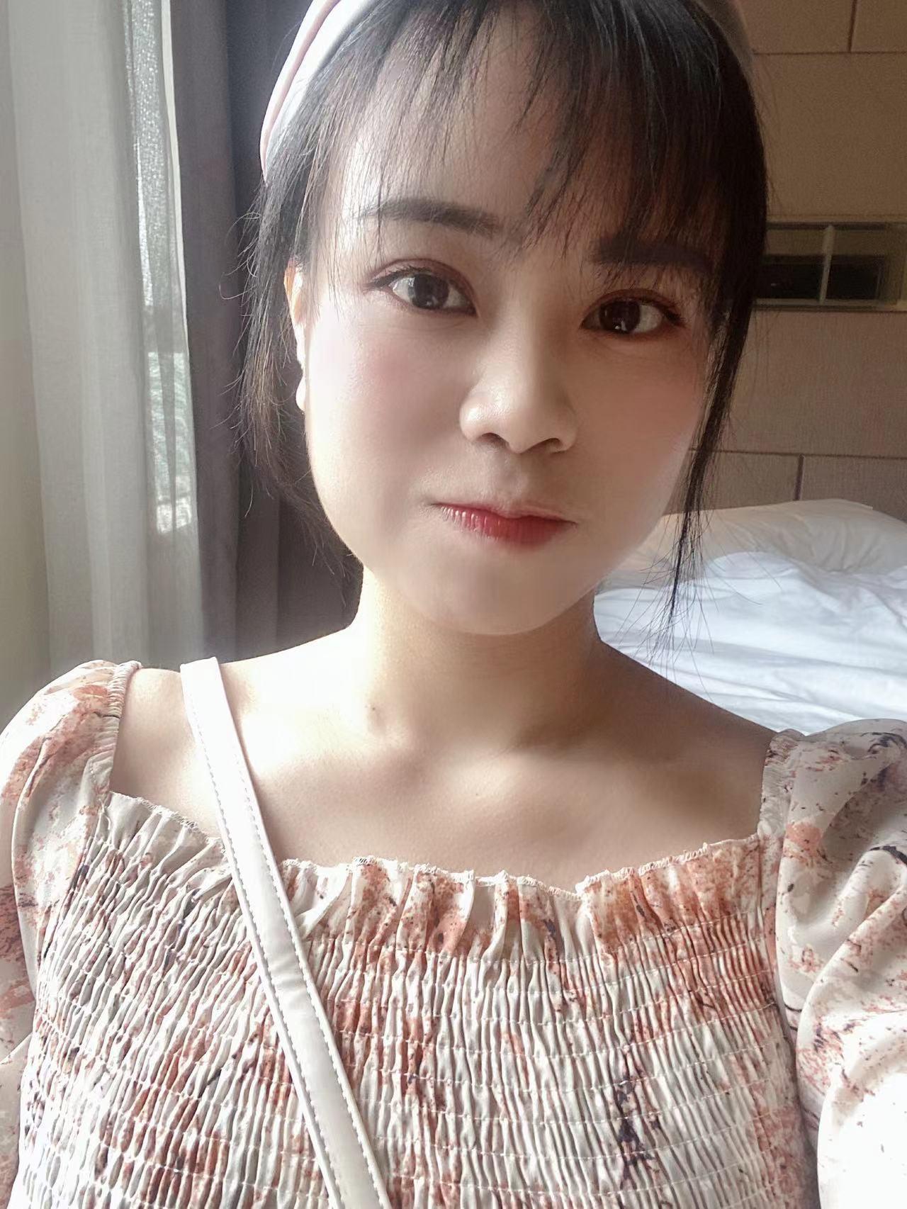 海淀奶霸鸣凤，肤白奶大腿长，性感和温柔兼有 第1张