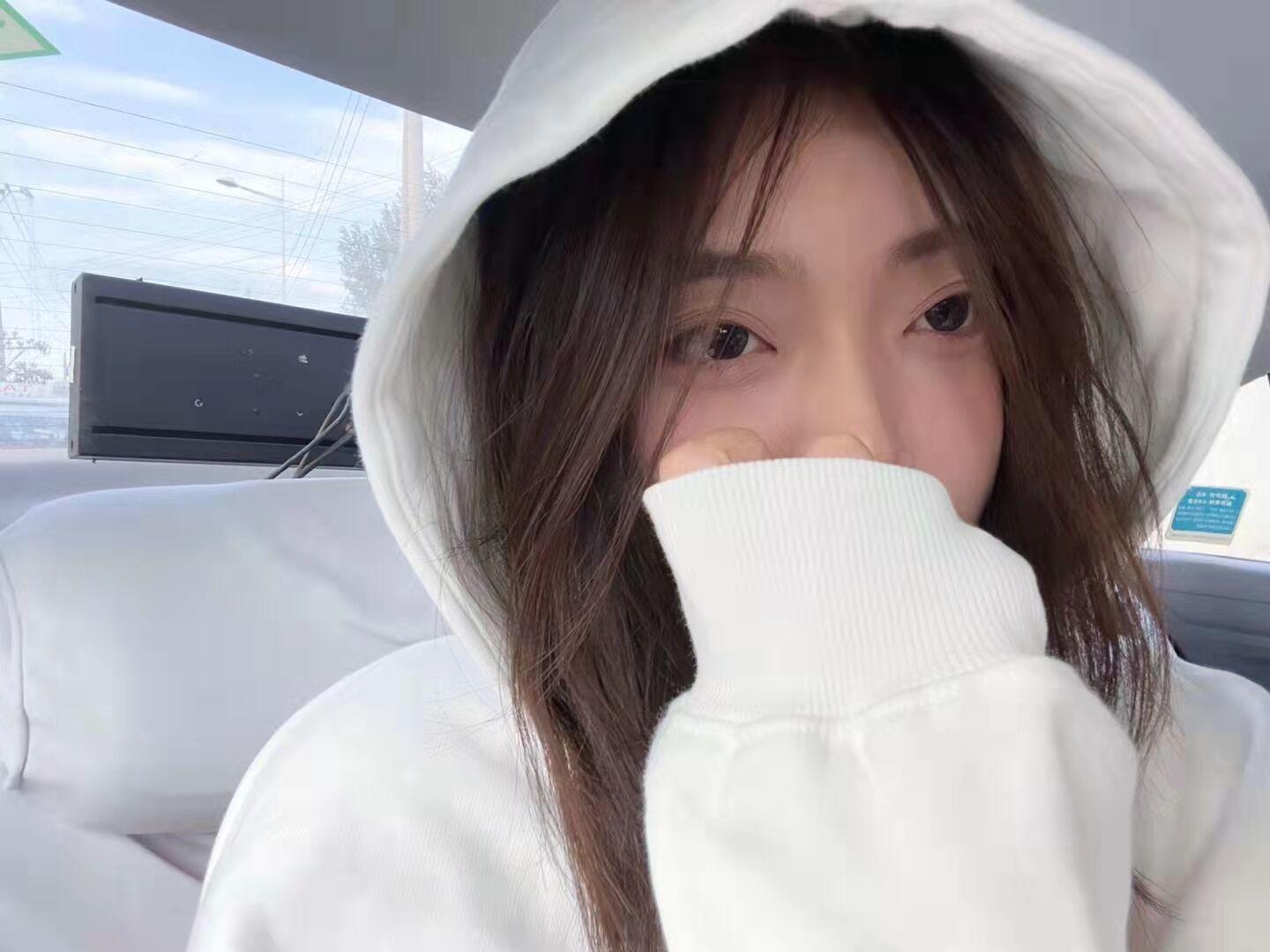 大一兼职小妹，19岁满满的胶原蛋白 第2张